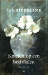 Knielen op een bed violen - Jan Siebelink